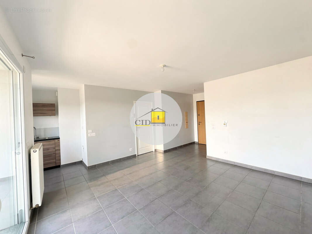 Chassieu centre - Appartement T2 - Garage - photo 3
