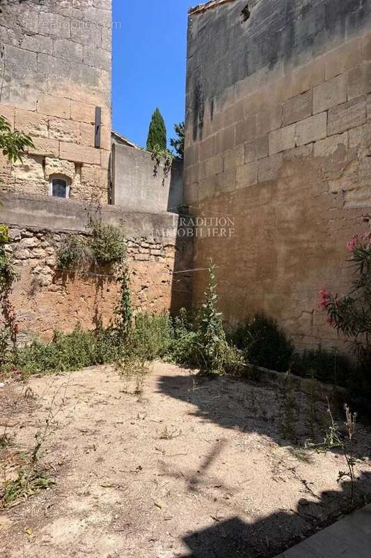 Maison à FONTVIEILLE