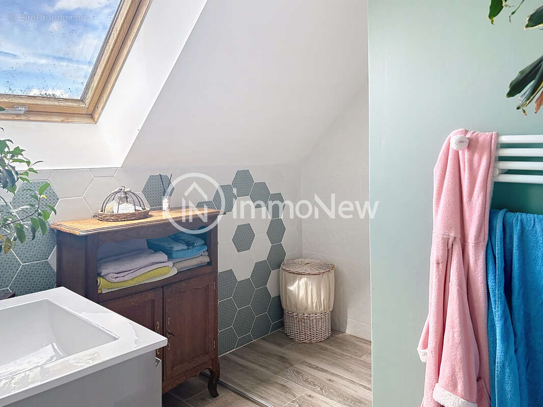 Superbe maison en pierre 192 m2 sur terrain 4807 m2 avec beaux volumes et puits - photo 8