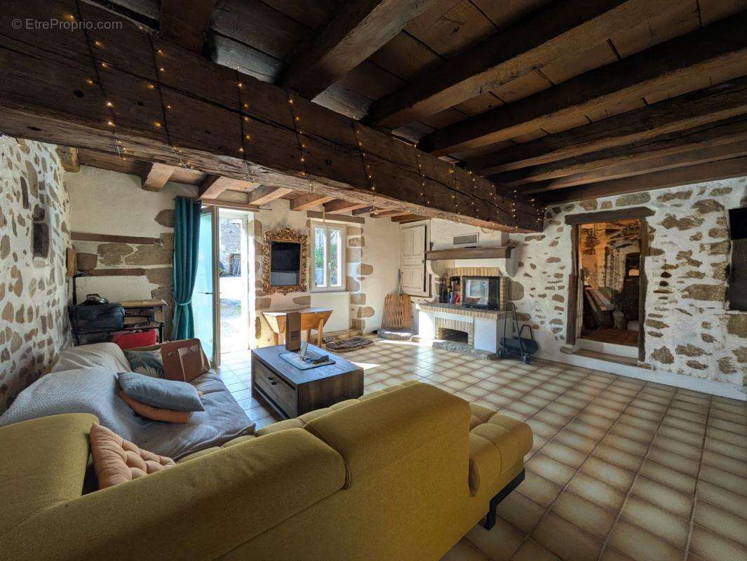 Maison en pierre avec fort potentiel - 173m -3 chambres +2 mezzanines - photo 2