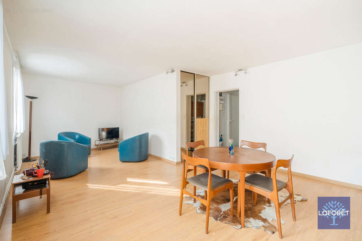 Appartement à LES PAVILLONS-SOUS-BOIS