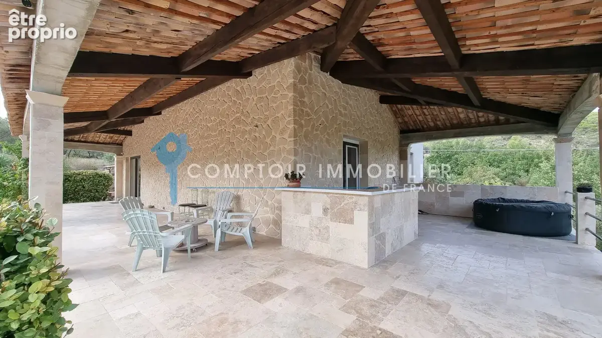 VAR (83) - À VENDRE - SALERNES - Villa atypique avec 5 chambres dans un superbe environnement - photo 9