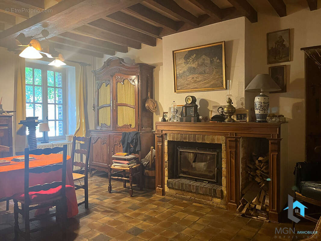 Maison à TRIZAY-LES-BONNEVAL