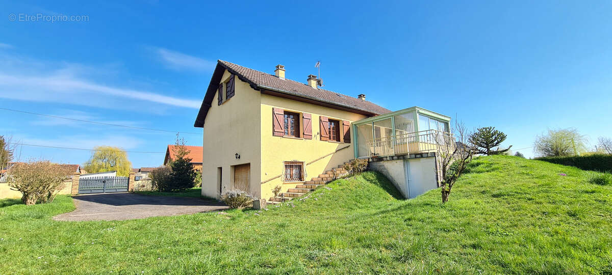 Maison à MOGNEVILLE