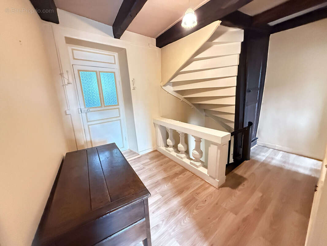 Maison à LANGROLAY-SUR-RANCE