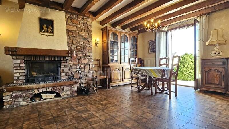 Maison à OLLAINVILLE