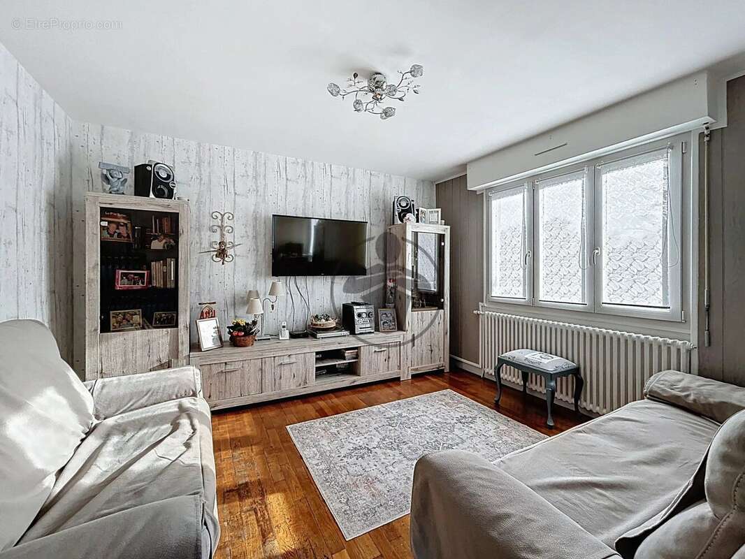 Maison à SAINT-QUENTIN