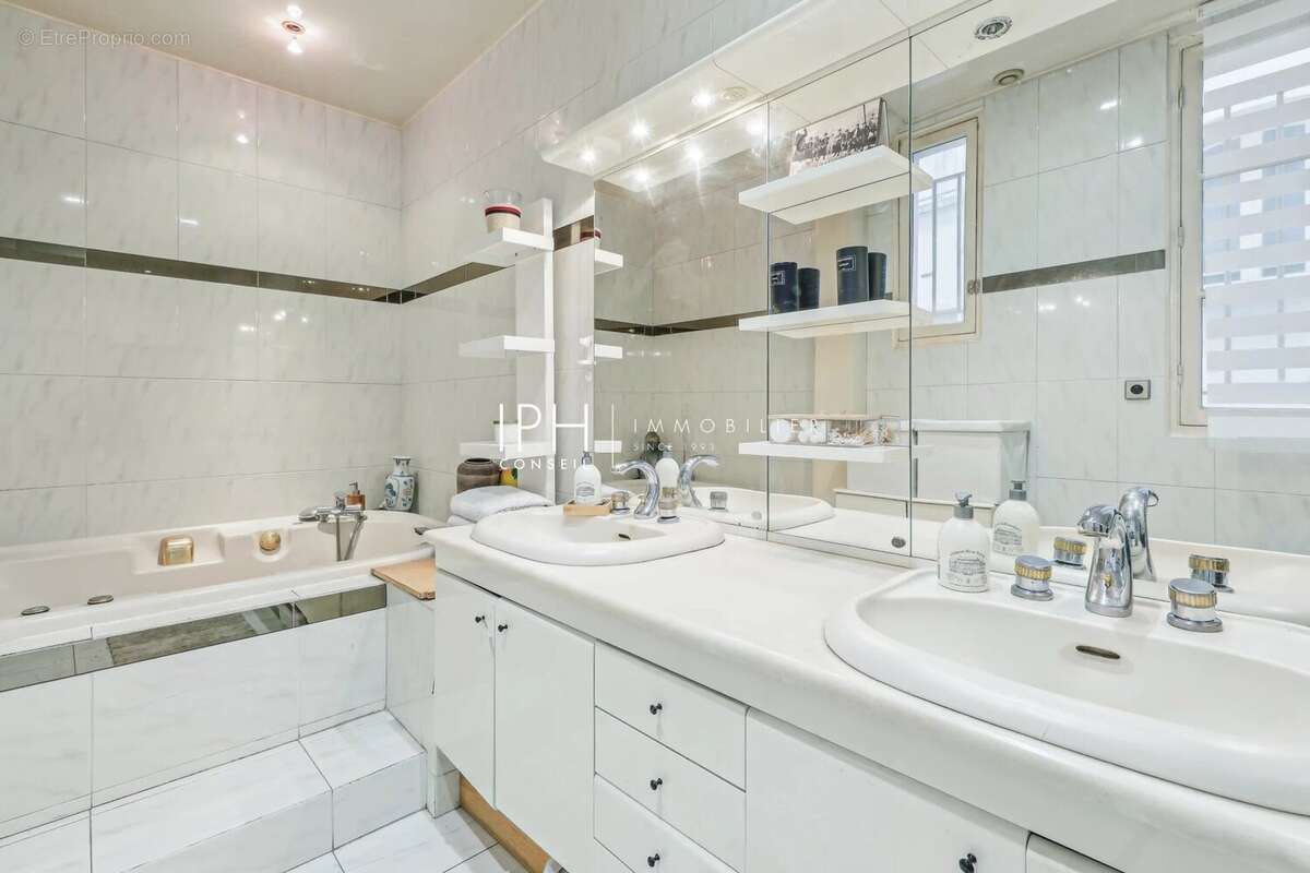 Appartement à NEUILLY-SUR-SEINE