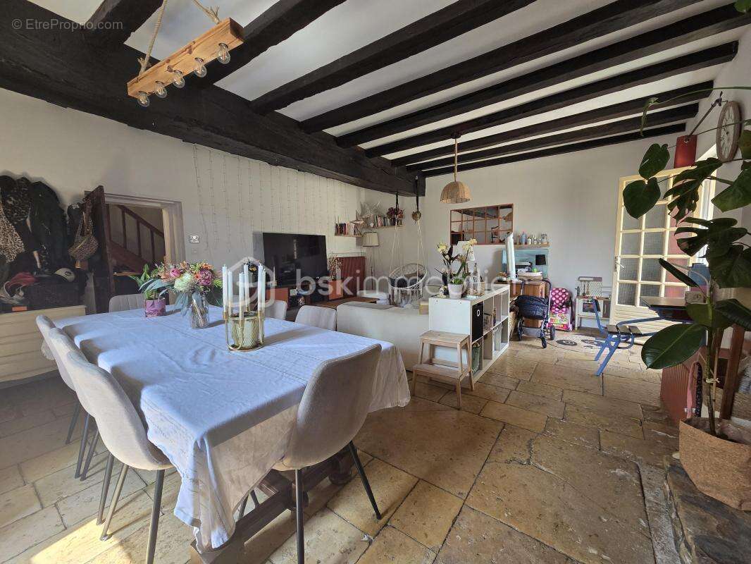Maison à LIMALONGES