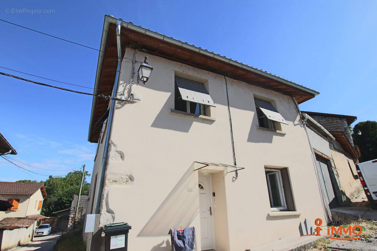 Maison à VILLIEU-LOYES-MOLLON