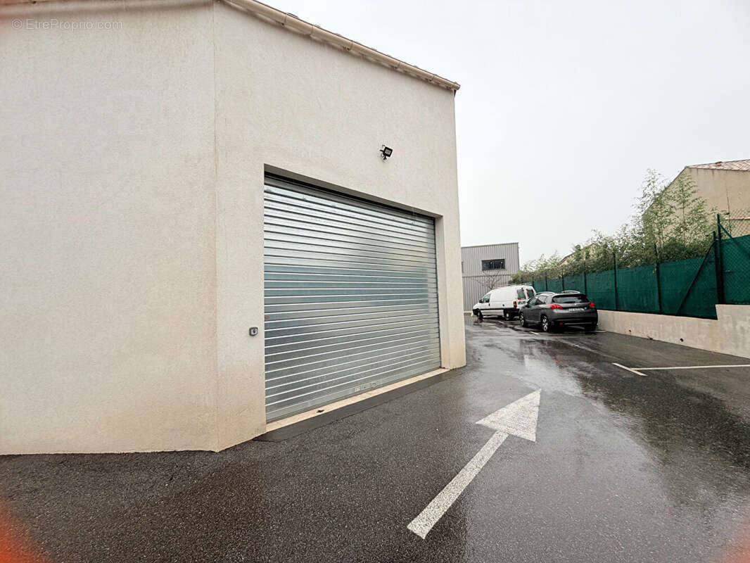 Cession de droit au bail local neuf 60 m2 + 16 m2 de mezzanine avec 3 places de parking privative ***tous commerces ***zac saint - photo 3