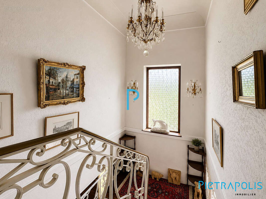 Maison 171 m² à Tarare  - photo 4