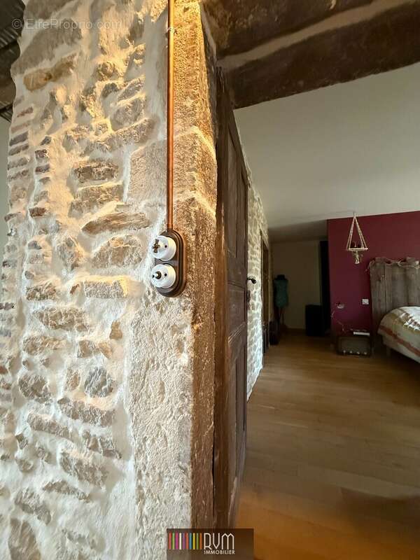 Maison à VILLEREVERSURE