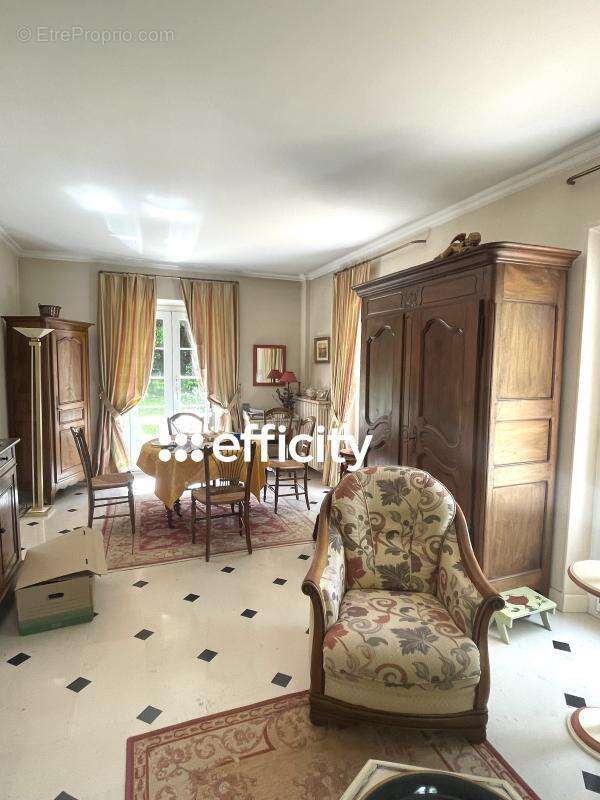 Maison à FONTAINE-LE-PORT