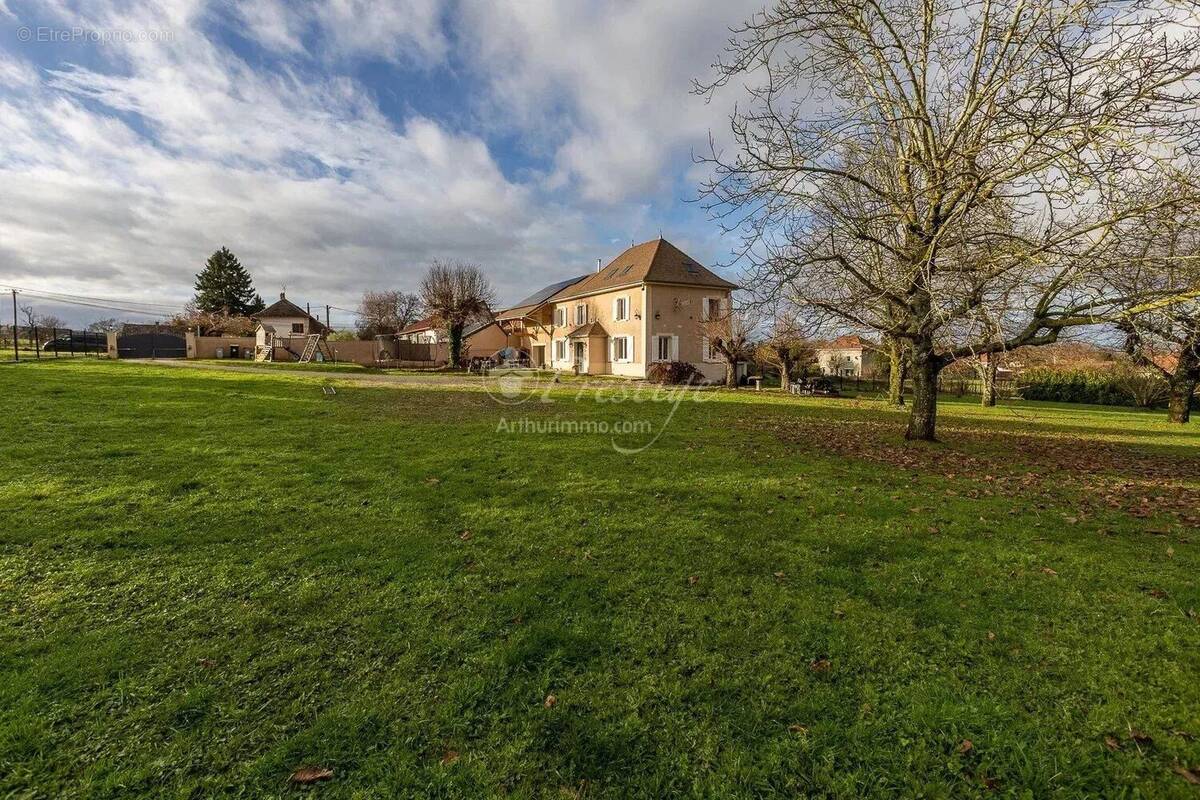 Maison à SAINT-SORLIN-DE-MORESTEL