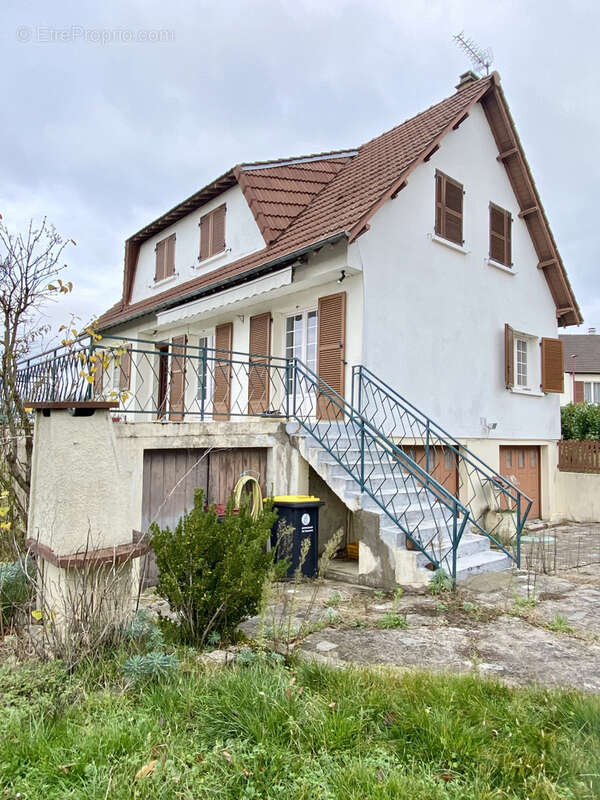 Maison à MONETEAU