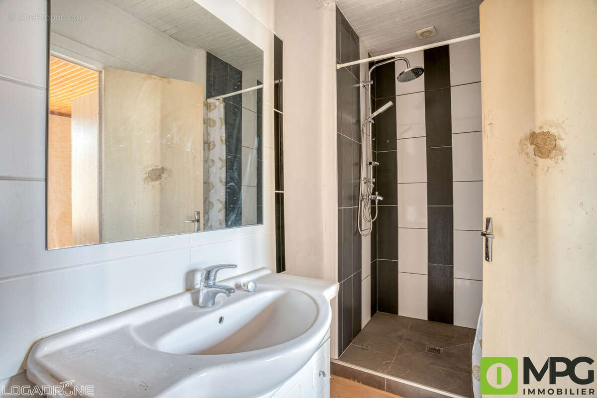 A fumel, ensemble immobilier avec deux appartements et un garage - photo 7