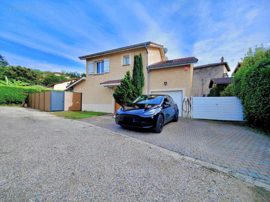 Maison à CHAZAY-D&#039;AZERGUES