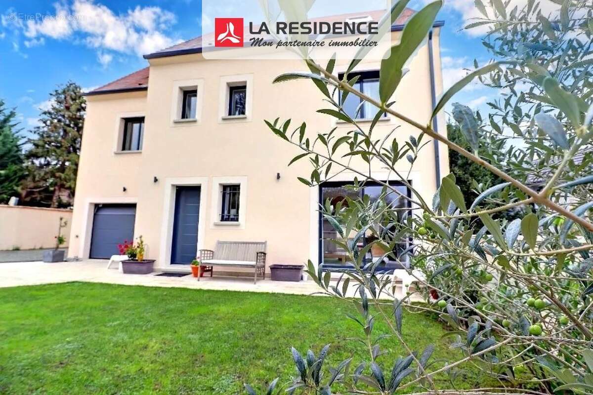 Maison à MAREIL-MARLY