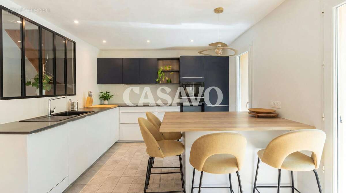 Vente Maison 5 pièces de 125m² - 13790 Châteauneuf-le-Rouge - photo 7
