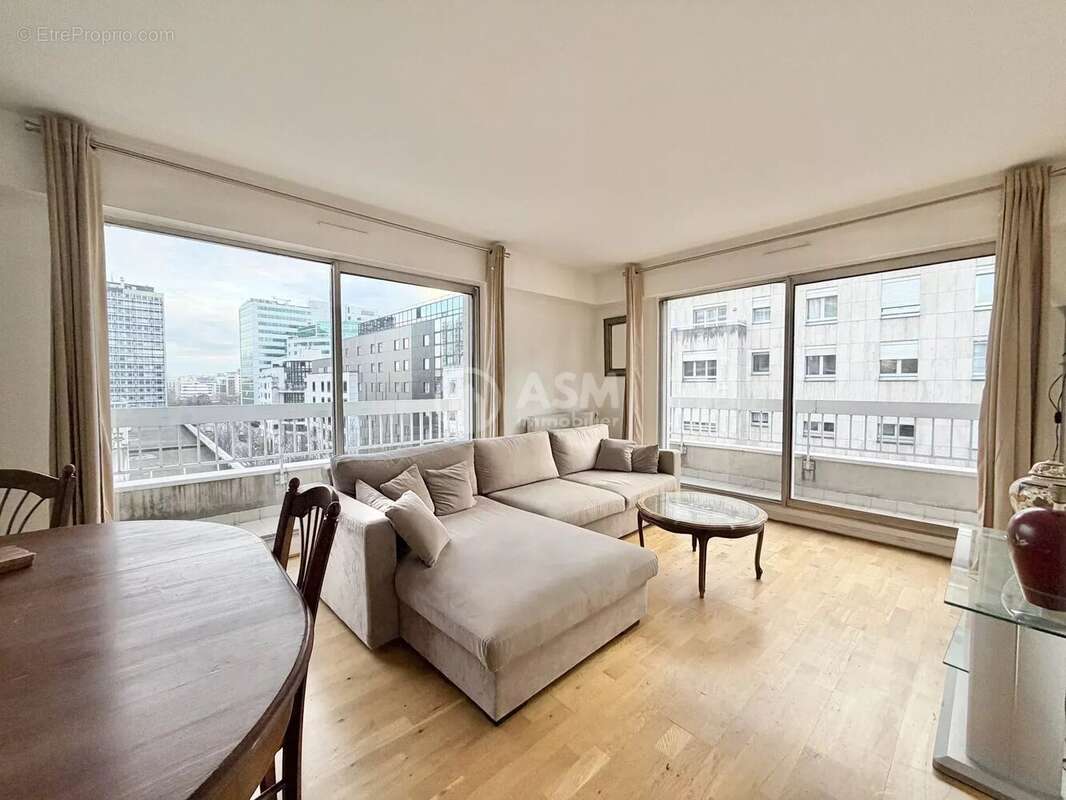 Appartement à COURBEVOIE