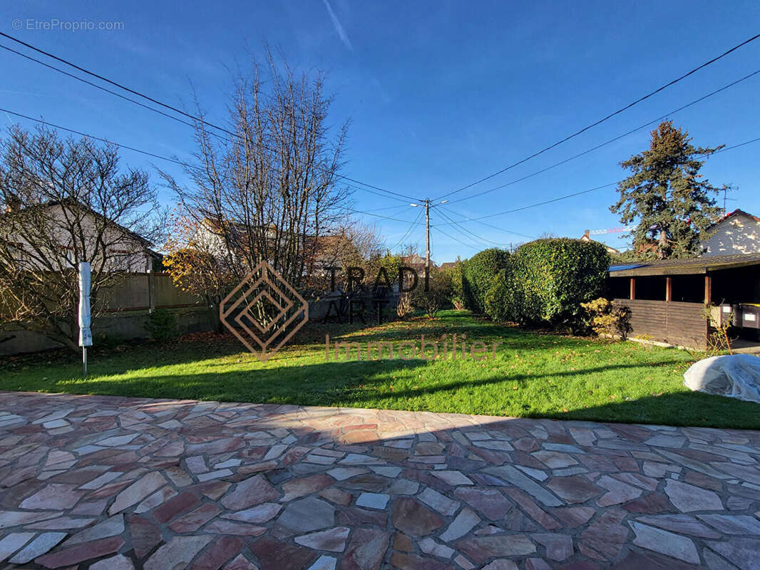 Maison à SAINTE-GENEVIEVE-DES-BOIS