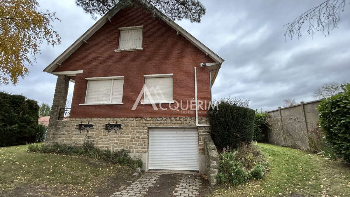 Maison à OSTRICOURT