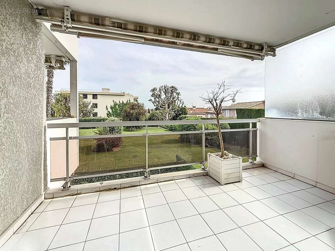 Appartement à SAINT-LAURENT-DU-VAR