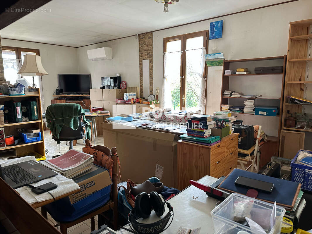 Octon, villa indèpendante de Plain-pied, 74 m2 habitables, sur 912 m2 de terrain, à mettre au goût du jour - photo 4