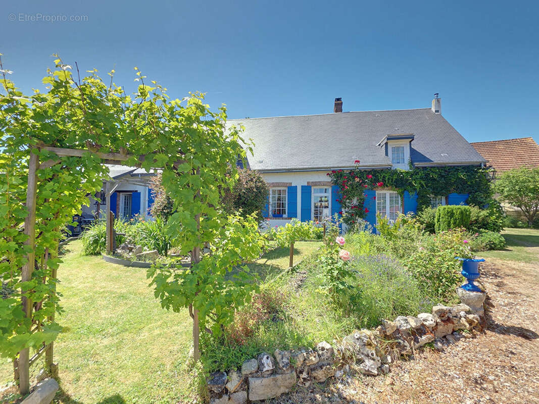 EXCLUSIVITÉ Authentique propriété rénovée à 5 min de Maintenon - photo 2