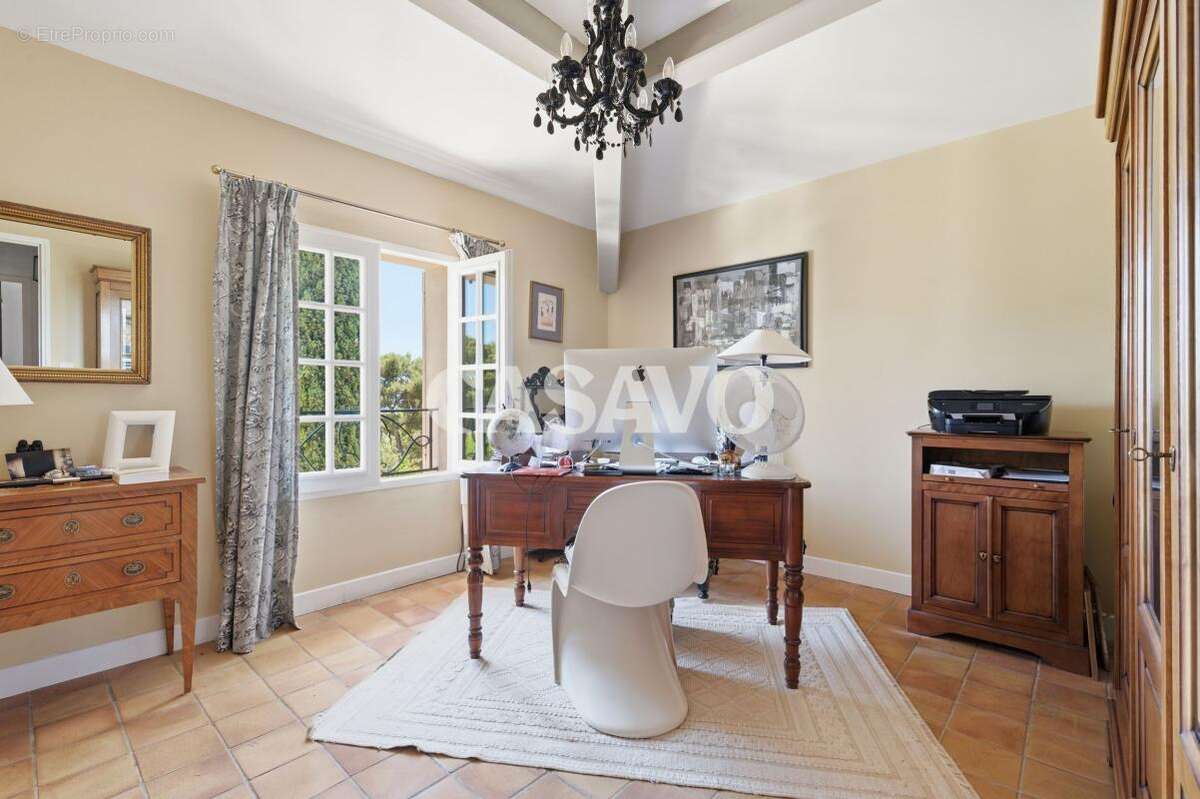 Vente Villa 8 pièces de 272m² - 13100 Saint-Marc-Jaumegarde - photo 22