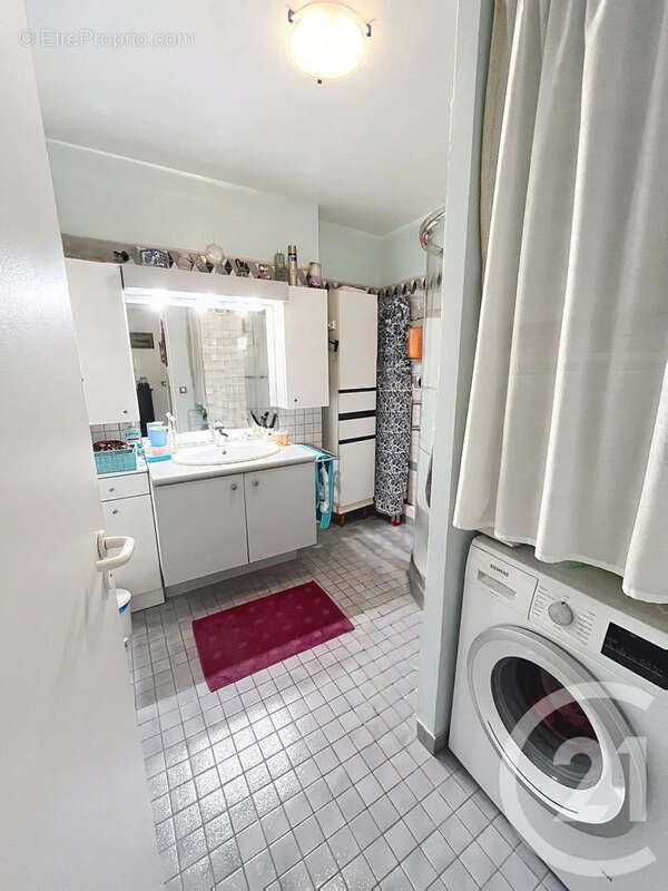 Appartement à PARIS-14E