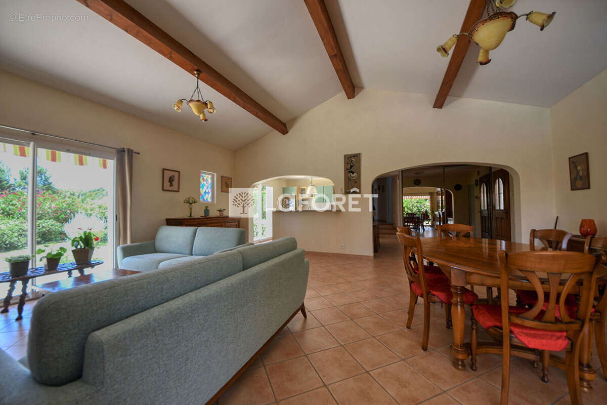 Jolie propriété de style provençal avec piscine à vendre à Lisle-sur-Tarn - photo 5