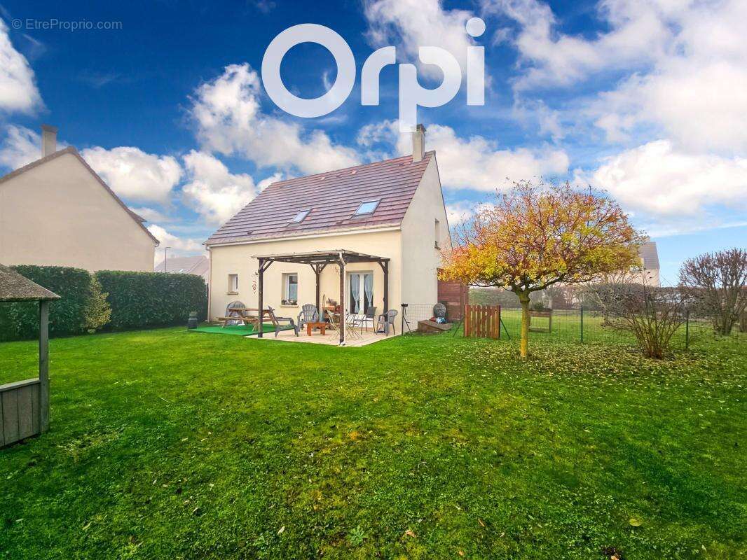 Maison à ESTREES-SAINT-DENIS