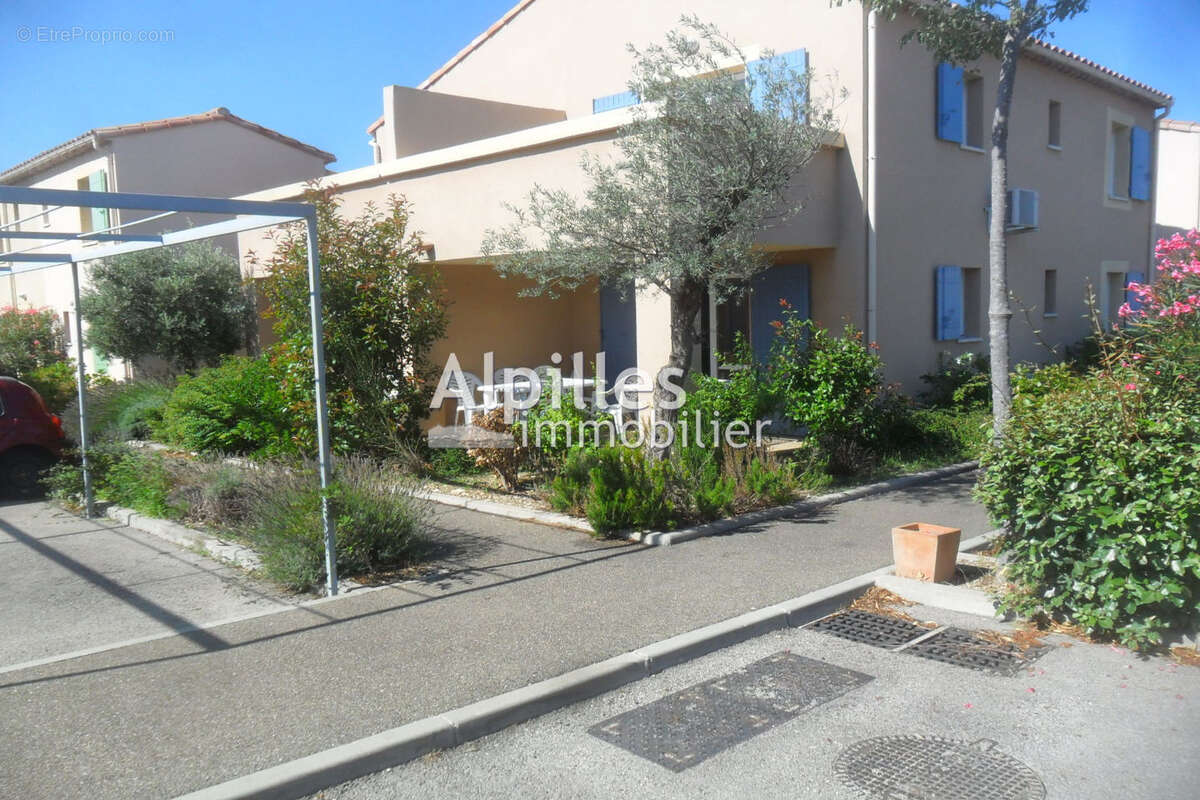 Appartement à MOURIES