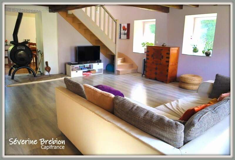  Maison rénovée en pierre de 166 m², 4 chambres, vaste séjour, dépendance, assainissement OK, avec ancien moulin et terrain de 1 - photo 9