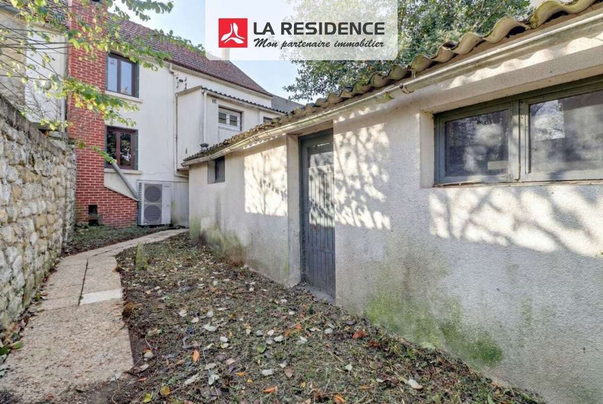 Maison à MAURECOURT