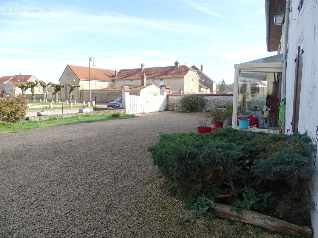 Maison à MONTIGNY-SUR-AUBE
