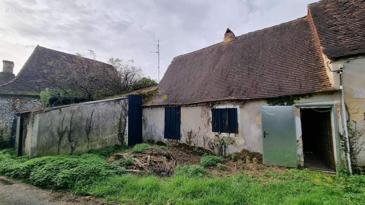 Maison à SAINT-FELIX-DE-VILLADEIX