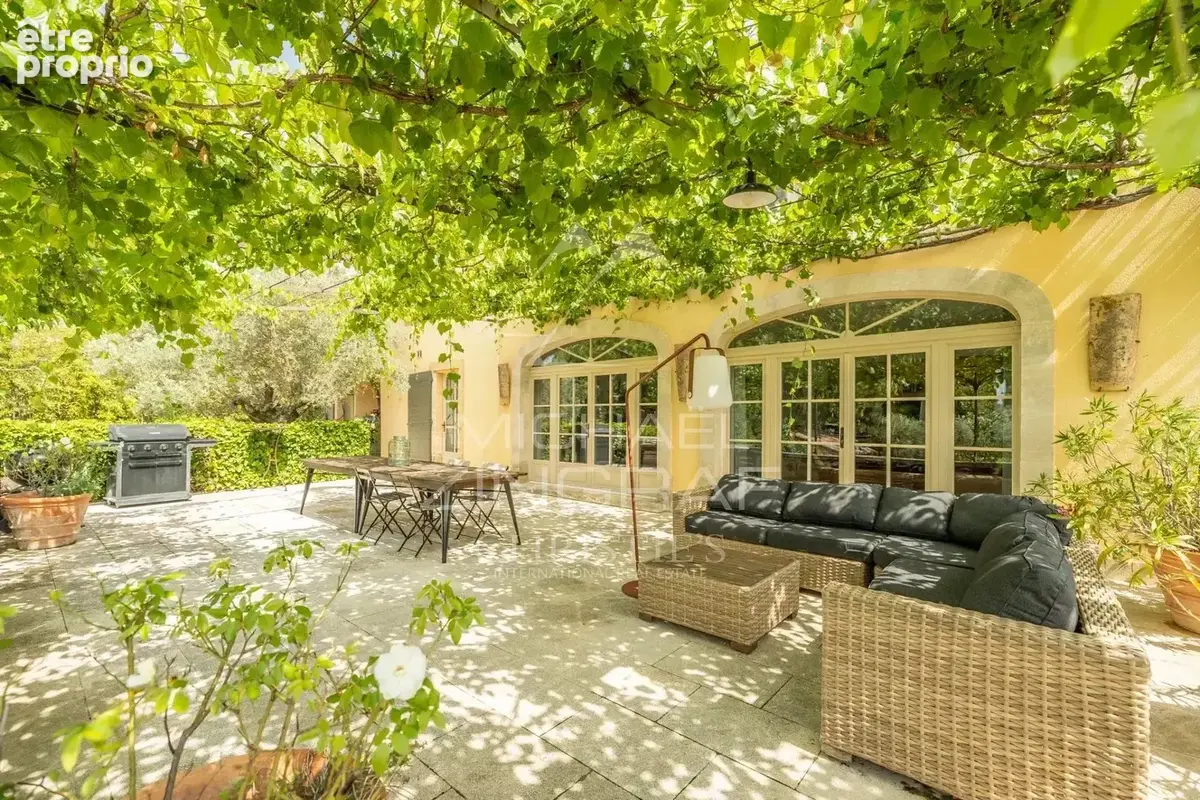 Saint-Saturnin d'Apt – Propriété de charme avec vues panoramiques, chambres d'hôtes et gîtes à 10 mn à pied du village. - photo 6