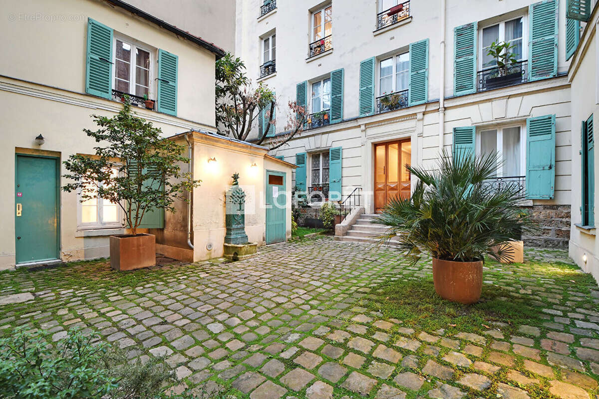 Appartement à PARIS-15E