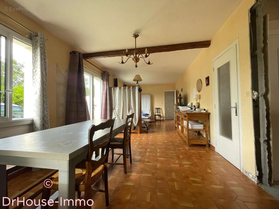 Maison à SAINTE-GENEVIEVE-DES-BOIS