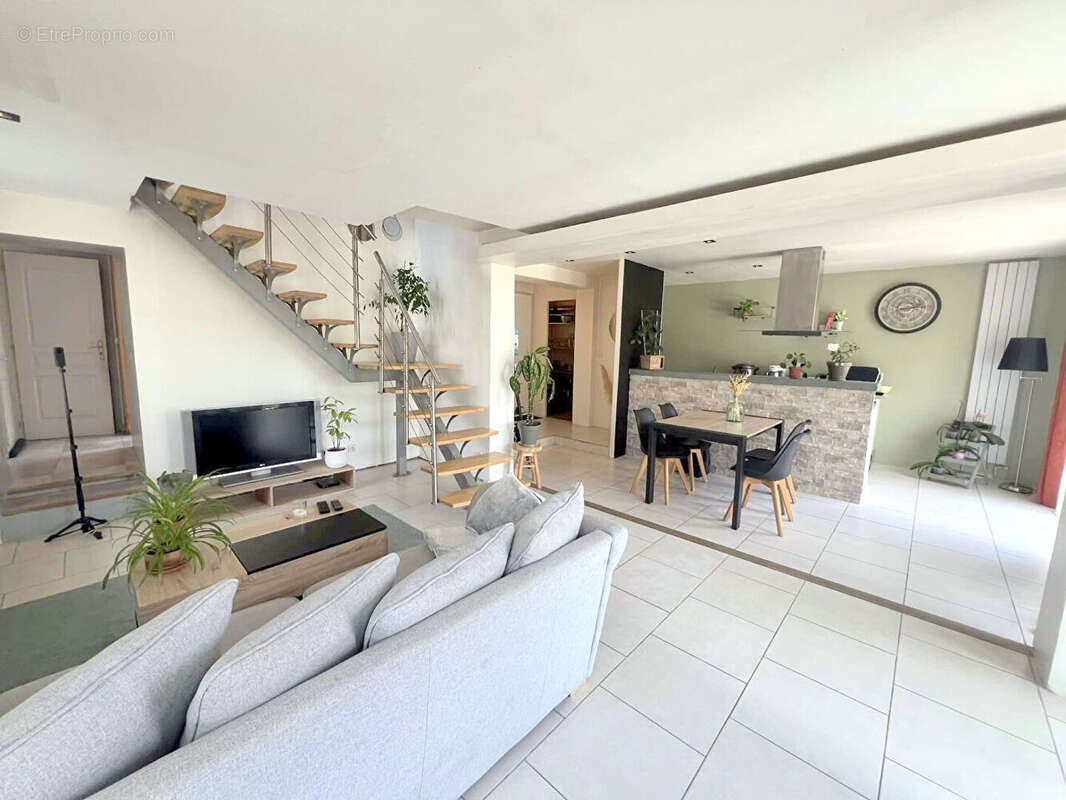 Maison CHAUMONT EN VEXIN 5 pièces 110 m2 + terrain de 800 m² environ. - photo 3