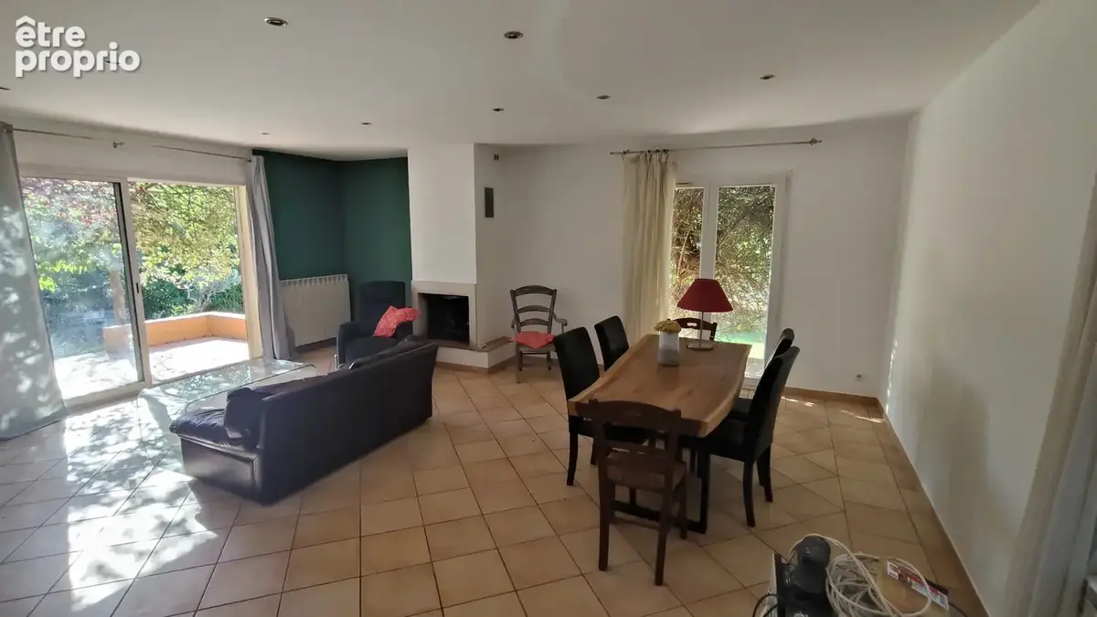 Gonfaron Jolie Villa beau volumes - photo 3
