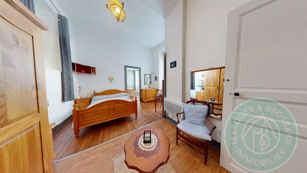 Pau centre  – appartement de 196 m² - parking privatif - photo 15