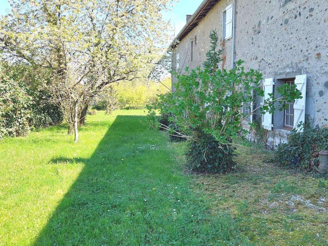 Maison à VILLENEUVE-DE-RIVIERE