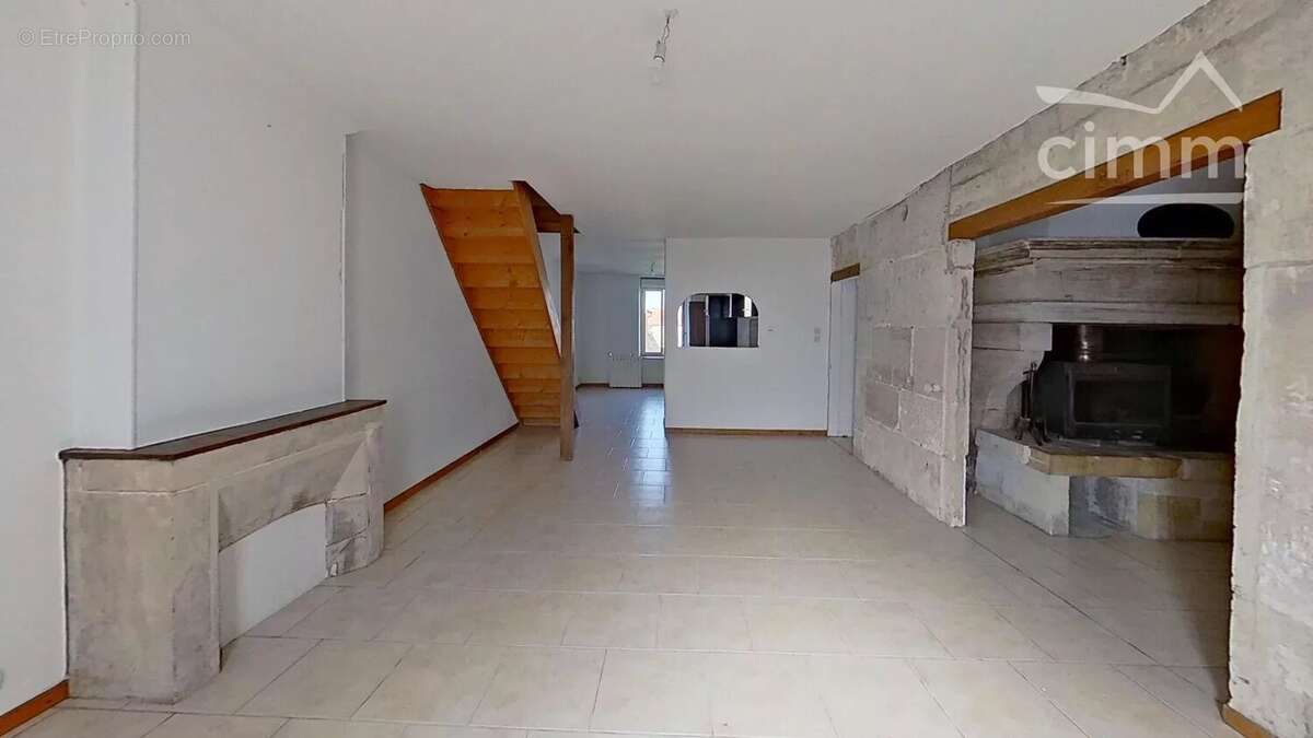 A VENDRE Maison de ville à rénover - photo 5