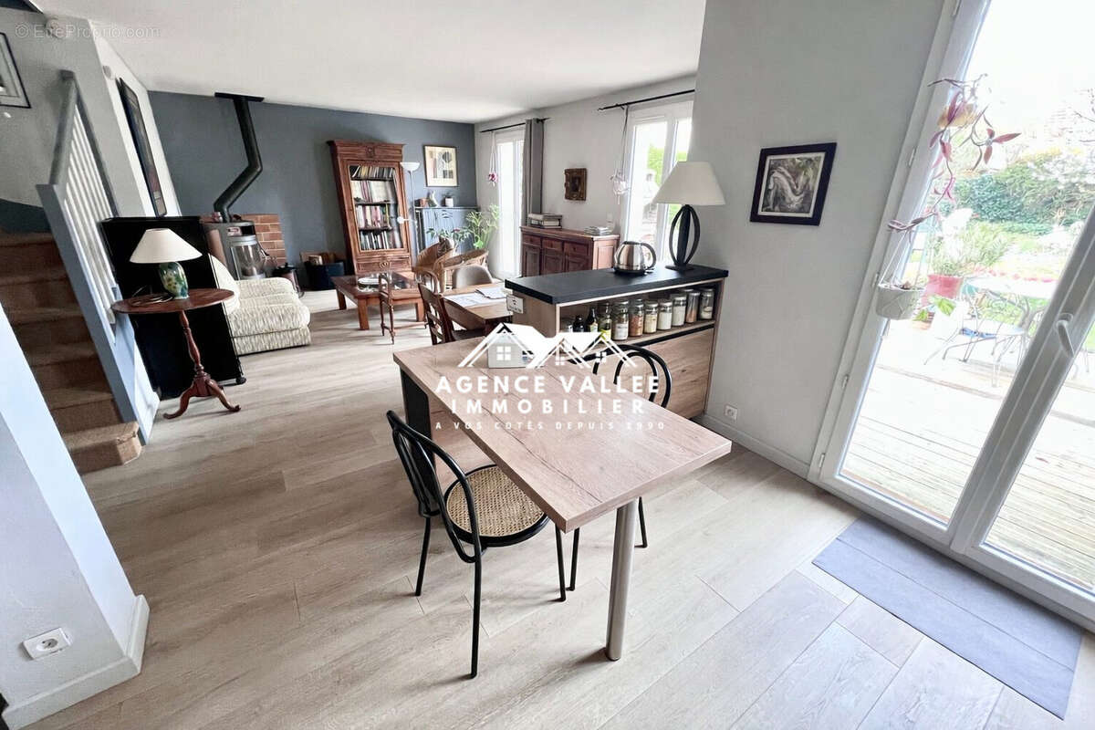 Maison à SAINT-PIERRE-DU-PERRAY