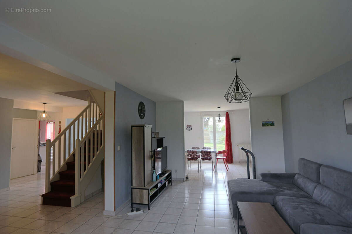 Maison à SAINT-BEAUZIRE