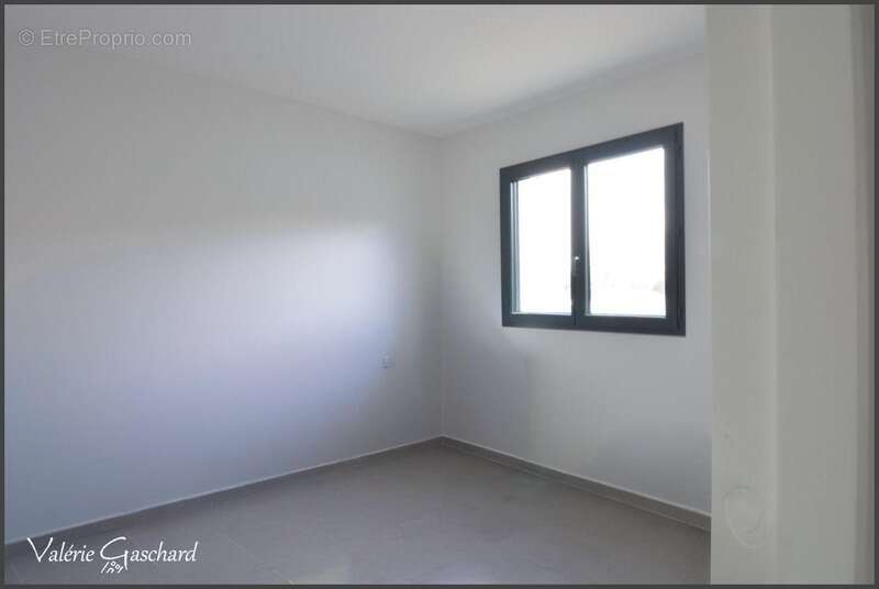 Maison à SAINT-MEDARD-DE-GUIZIERES